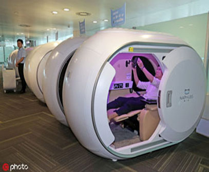 Relax in a capsule at Hangzhou airport